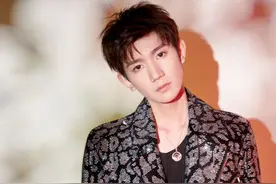 王源参加双十一晚会 带来《圆舞曲》、《这里》图片