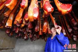 湖南靖州六旬“唐老奶”自创苗家腊肉品牌富村民图片