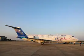 华夏航空喜提首架ARJ21图片
