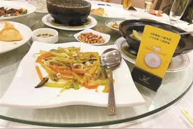 记者暗访：“最低消费”易致食物浪费，“房费”太高让人吃不了也难兜着走图片