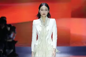 Grace Chen“融若新生”助力武汉时装周图片