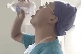 医生手术室里喝葡萄糖、救护车上吃香蕉！了解真相后，怎么忍心恶语相向？图片
