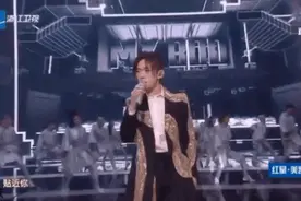 我就想这样，牵着易烊千玺 王一博 范丞丞…的手不放开图片