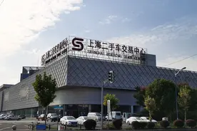 实探限行新政下的上海二手车市场：交易量激增，价格下探上万元，新能源车“借机翻身”图片