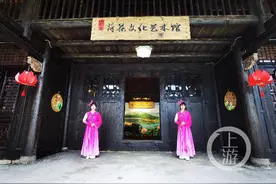 双城新发现丨一朵荷花开两地！遂宁女老板把荷花艺术“复制”到重庆武隆图片