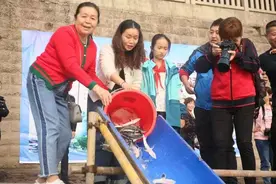 三江汇合处，3500尾“水中大熊猫”游进长江图片