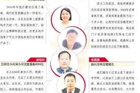 鲁南高铁带火了沂蒙山村游，高铁站门口停着景区摆渡车图片