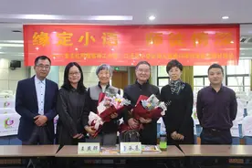 36年教龄的王老师和她的王老师再一次相聚了，在她们深爱的语文课堂上图片