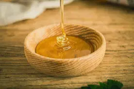 「小小说」偷吃“蜂蜜”图片