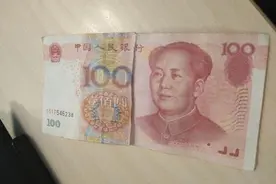 粗暴简单吓坏人！苏宁小店收银员众目睽睽下撕毁老人百元人民币图片