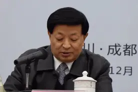 官方通报：成都理工大学原书记谭书敏违规超标准乘坐头等舱图片