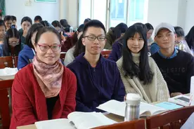 专访｜黄灯《我的二本学生》：大学四年，他们从未停止内卷图片