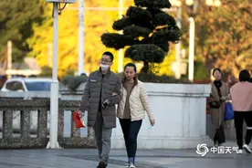贵阳昼夜温差超15℃  市民出行“乱穿衣”图片