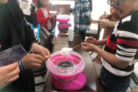 美辰社区举办棉花糖制作体验活动图片