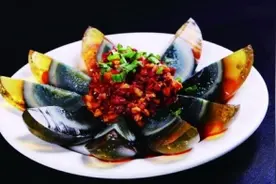 皮蛋凉拌好吃？厦门市食安办提醒：蛋类易被沙门氏菌污染且难被察觉图片