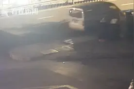 音乐系毕业生被拘留前放声高歌 还问民警：要我教你吗图片