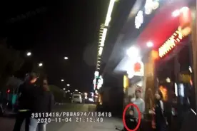 4岁孩子晚上用电话手表报警，民警了解真相后哭笑不得图片
