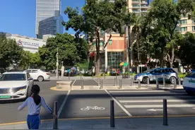 福新小学附近路口缺红绿灯和警示标识，市民呼吁尽快完善相关设施图片