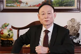 “黑白”靳保芳：“局长”下海攒百亿身价 被指涉落马官员案图片