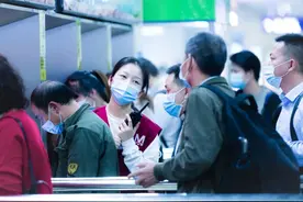 影像 | 地铁站里，你的笑容是那么温暖图片