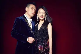 黄圣依与杨子同框，身穿溢彩流光长裙飒美酷帅图片