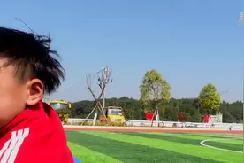 我爱体育课——田间地头开练的“硬核”体育课视频封面