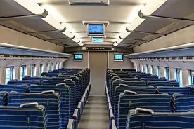 科普｜为啥火车座位是面对面，高铁却朝前？图片