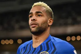 记者：贝西克塔斯给特谢拉开出税后年薪200万欧的2+1合同图片
