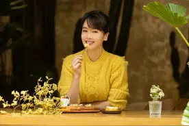 念亲恩，谢师恩，演员左小青初心不忘，走在回家的路上图片