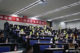 励志的“北大保安”们：出书、词汇量一万五、会编程……还有人已当上校长图片
