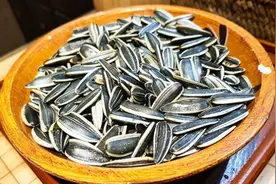 瓜子嗑不对竟可能致癌？专家：这些食物也是肠癌“诱发剂”图片