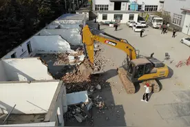 合肥经开区拆除400㎡砖房 无人机全程监控图片