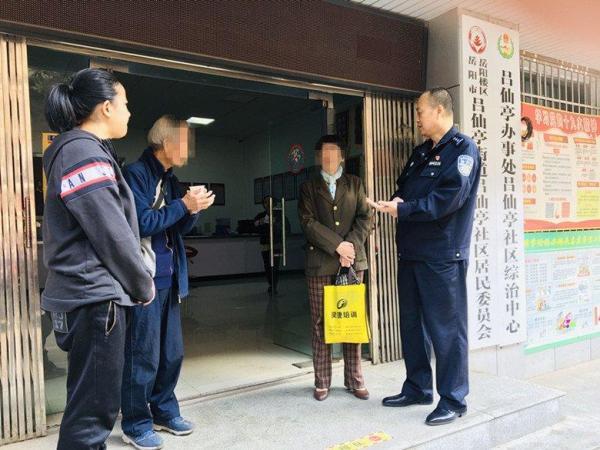 泪崩！岳阳80岁老兵：“我部队打电话，让回去！”
