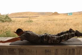 这些动作很简单，却不适合老人做！赶紧相互提醒，以免越练越受伤图片