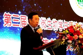 喝太空啤酒，吃太空酸奶……你想不想也来一个图片