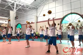 中考要考排球，怎么教怎么学？广州初中体育老师集体“取经”图片
