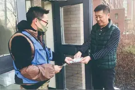 手机下单“回收小哥”上门收废品图片