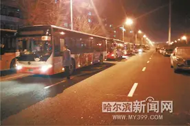 抽调运力支援 67路全天30台车上线运营图片