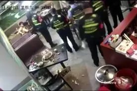 南宁两伙人为抢上厕所大打出手，结果输的进了医院，赢的进了牢房图片