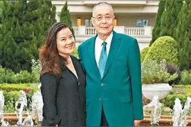 午间星闻｜81岁钢琴家刘诗昆再当爹，44岁妻子诞幼女；福布斯已故名人2020收入榜单：迈克尔杰克逊榜首，科比第六图片