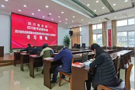 名家亲笔书写 1321份邀请函送给抗疫抗洪英雄图片