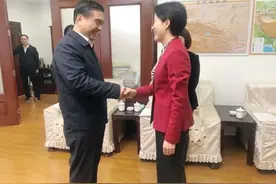 青岛市妇联方妍一行来我市调研图片