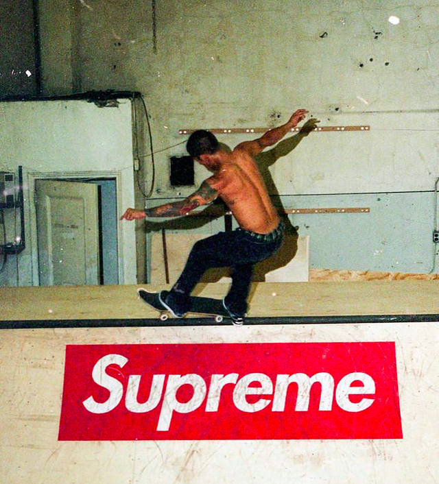 superme什么意思（潮牌Supreme被Vans母公司收购）