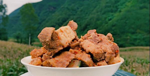 坨坨肉、松茸鸡汤、苦荞面包……谁才是这个地方美食界的NO.1？