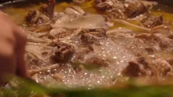 坨坨肉、松茸鸡汤、苦荞面包……谁才是这个地方美食界的NO.1？