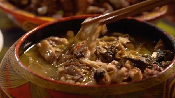 坨坨肉、松茸鸡汤、苦荞面包……谁才是这个地方美食界的NO.1？