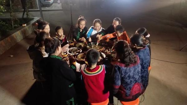 坨坨肉、松茸鸡汤、苦荞面包……谁才是这个地方美食界的NO.1？