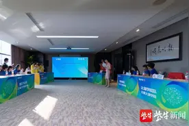 椅子劈叉、寝室锻炼、拉伸预防肩颈病……除了这些创意外，这届无锡大学生们更注重食品安全与营养图片