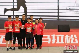 石家庄马拉松线下开跑 抗疫人员免费参加以期传播健康理念图片