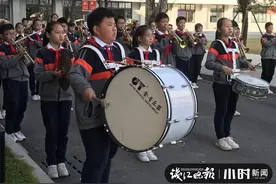 汪汪队永远最受孩子们欢迎！无人机要飞起来才好玩！反恐精英们把警营开放日搬进了校园图片